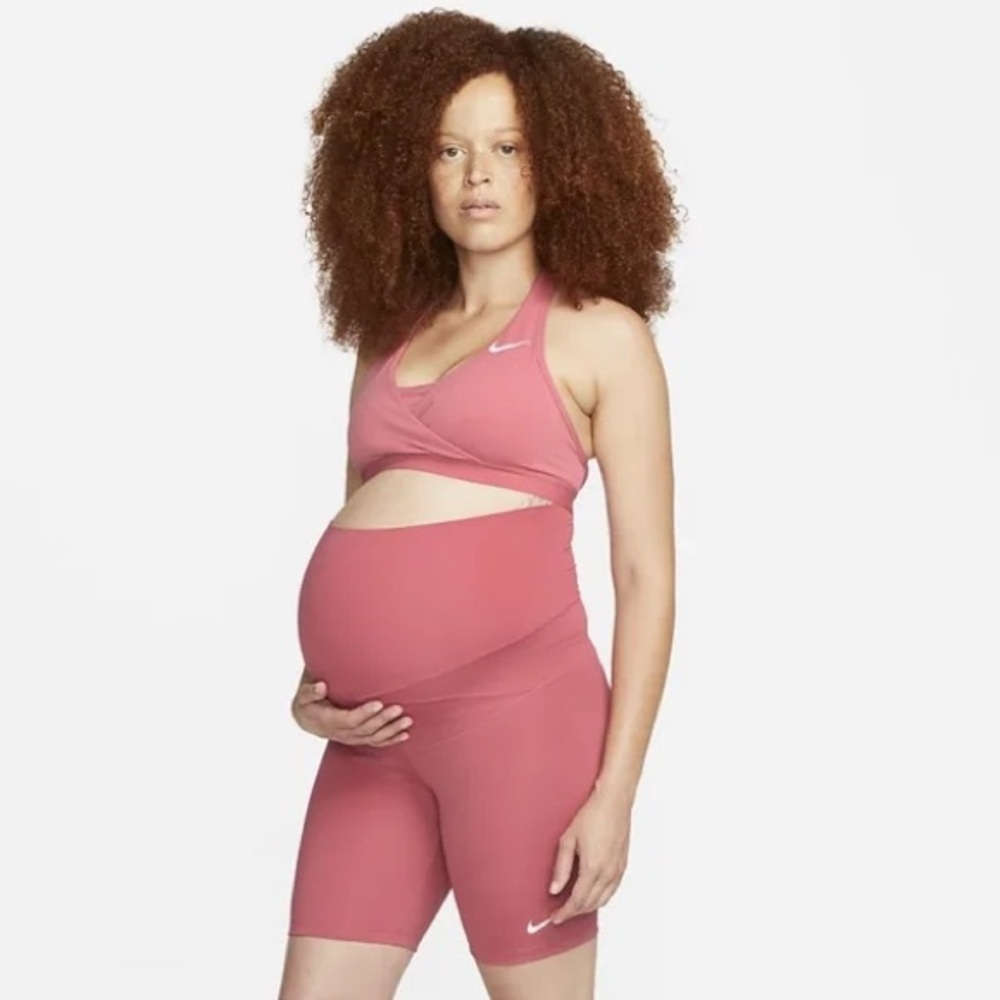 NIKE Swoosh maternity medium support sports bra